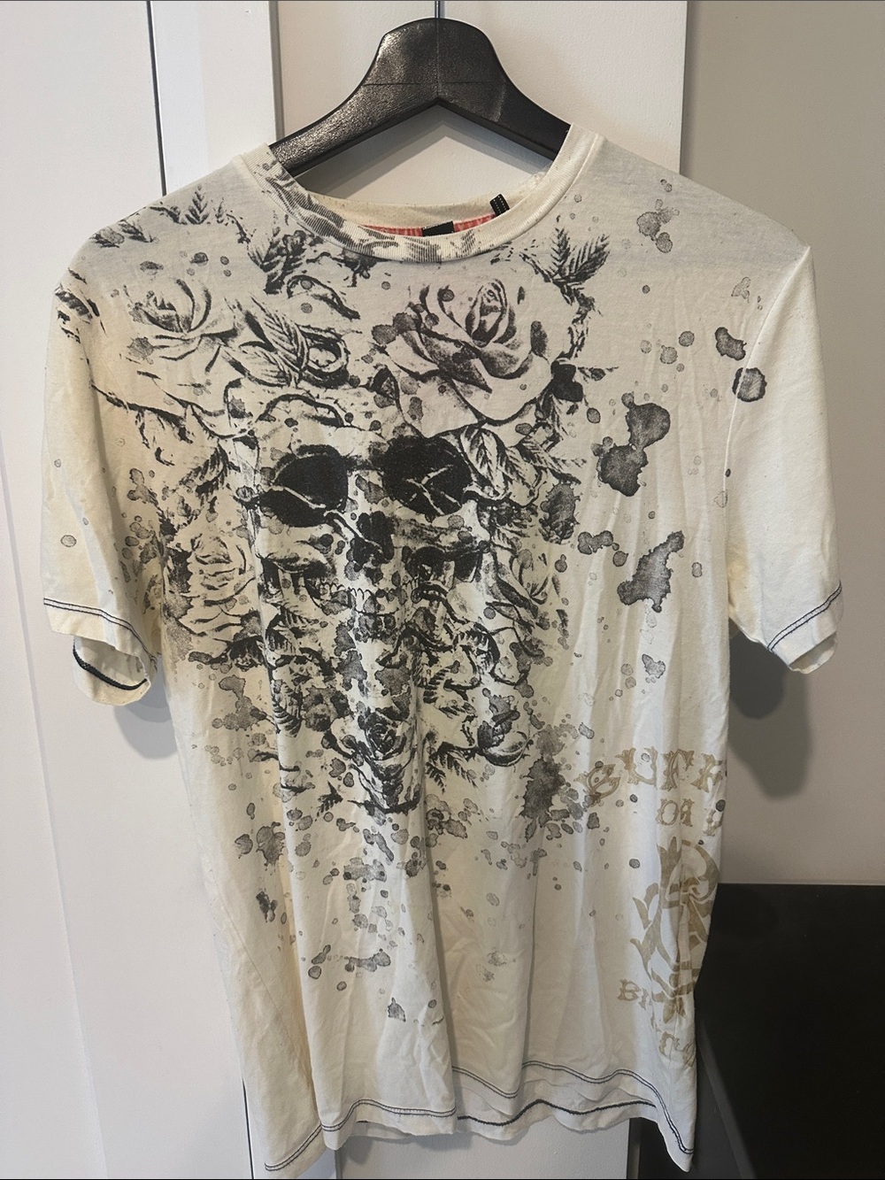 Buffalo Men's White Graphic Skull & Rose Crew Neck T-Shirt - Size M